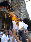 Los decretos fueron quemados siguiendo el ejemplo de Manuela Beltrán