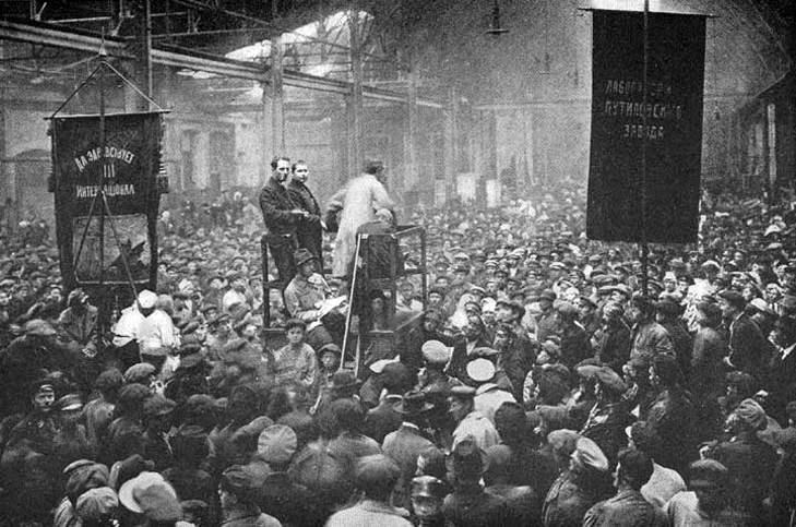 Asamblea en la fabrica Putilov en octubre de 1917