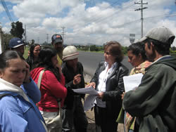 Aidé Silva y Esperanza Lozano hablan con los huelguistas