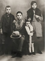 Con sus hermanos Vicente, Elvira y Encarnación