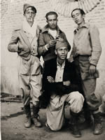En la Guerra Civil, en 1937, con algunos compañeros milicianos